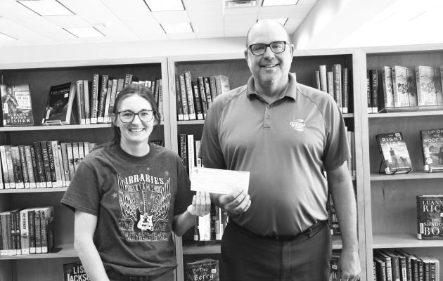 CITIZENS BANK AND TRUST CO. of St. Paul, represented by President/Trust Officer Jeff Varney (right), presented a $500.00 donation to the St. Paul Community Library, represented by St. Paul Library Director Kelli Helton (left), on Monday morning. Photo by Michael Rother