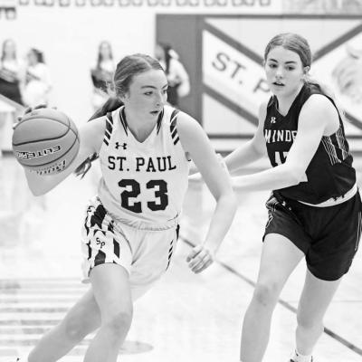 CHARLEE WEGNER drives down the court during the fourth quarter of last Tuesday night’s game between the Wildcats and the Whippets. Minden won the contest 56-24. (Michael Happ)