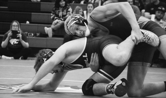 DILLON FANTA works to pin Axtell’s Preston LeClair during the first round of last week’s Ord Invite. Fanta picked up a majority of the Centurions points at the Chanticleers’ annual meet. (Monte Steele)