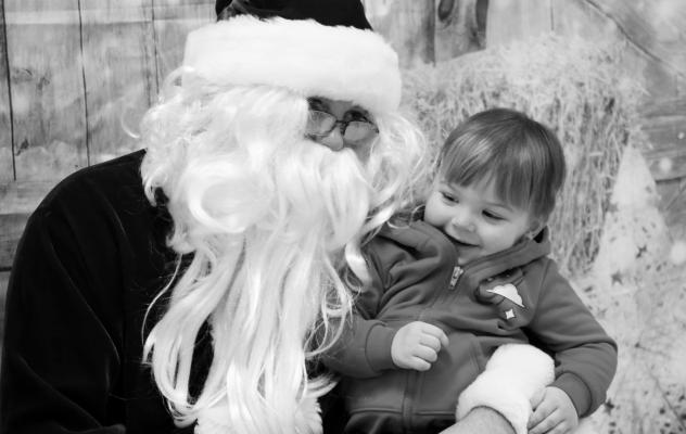 SANTA CLAUS COMES TO TOWN