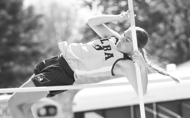 ELBA’S CHELSI MCKOSKI cleared the bar at 6-07 to tie for ninth place in the girls’ pole vault at the Palmer Invite last Thursday morning in Fullerton. Photos by Jordan Coslor