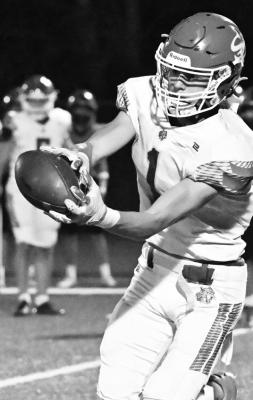JAYDN THOMSEN makes a catch during last week’s game in Albion. Photo by Michael Happ