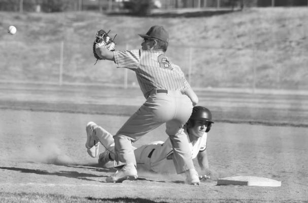 Crusaders Sweep Cats in Doubleheader