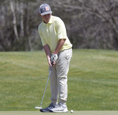 ST. PAUL’S BEAU PARO putts on the eighteenth green at the Centura Hills Golf Course near Cairo on Thursday. Paro finished the conference meet sitting in fourth place.