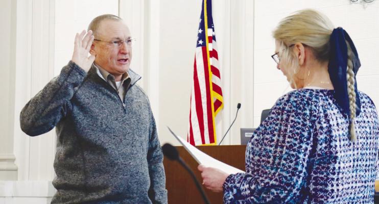HOWARD COUNTY Clerk Magistrate Lisa Johnson administered the oath of office to Howard County Commissioner Kirt Lukasiewicz during a special ceremony at the Howard County Courthouse last week. Photo by Michael Rother