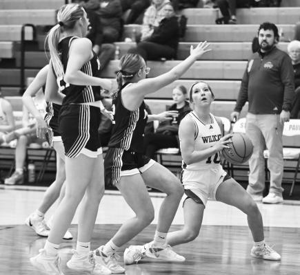ALLI DUGAN drives into the lane during the fourth quarter of last Tuesday night’s game against Minden. Dugan finished the game with two points. Photos by Michael Happ