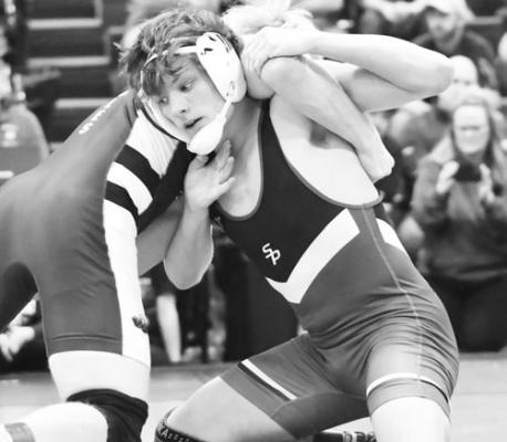 ST. PAUL’S MASON MAJERUS battled Wood River’s Briggs Doane in the opening round of the bracket at 157 during last week’s Central Valley Invite. Photo by Jordan Coslor