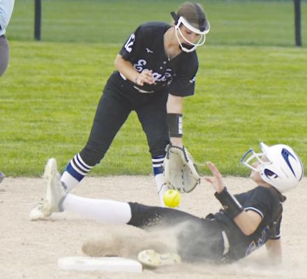 KAMDEN SACK beats the throw to second base during last Thursday’s game against O’Neill. The Wildcats ended up notching their first victory of the young season opposite the Eagles, winning 5-2 Photos by Michael Happ