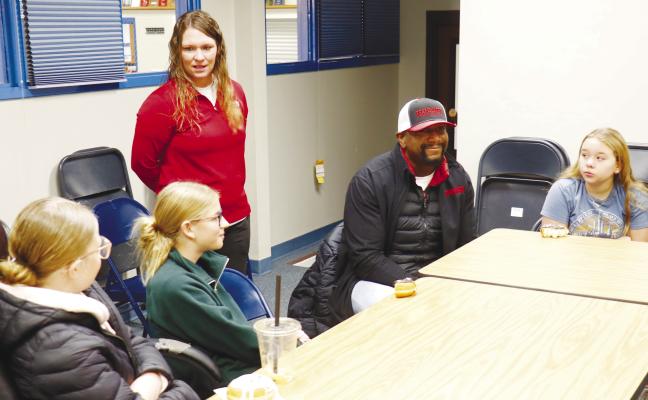 DEMOINE ADAMS, the chief executive officer of the TeamMates Mentoring program, stopped in St. Paul last Tuesday to meet with mentors and mentees who are part of the local TeamMates chapter. Photos by Michael Rother