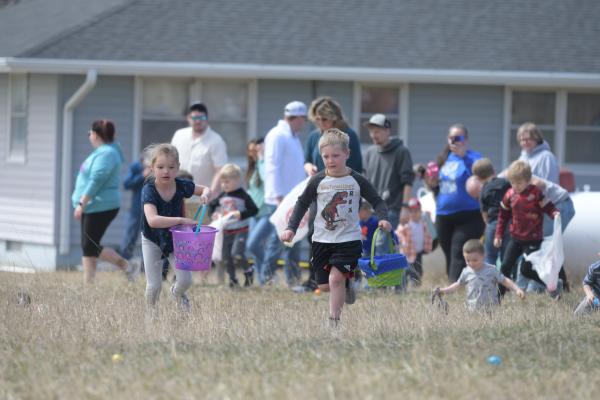 EAGER HUNTERS of all ages participated in Sunday afternoon’s Broedy Starkey Memorial Egg Hunt north of Cushing. Above, those ages three to six wait patiently for the start of the hunt. It was estimated that over 400 people turned out for this week’s event. (Michael Happ)