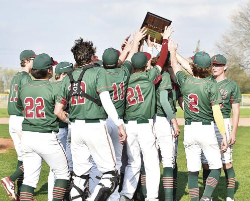 MEMBERS of the Central City/Fullerton/Centura baseball team hoist the District C-3 championship plaque following their victory over Arlington in Friday’s district final. ( Central City Republican-Nonpareil)