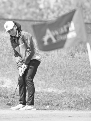 SAWYER KAVAN gets onto the green during last week’s Minden Invite at Awarii Dunes Golf Club outside of Kearney. Photo by Jordan Coslor