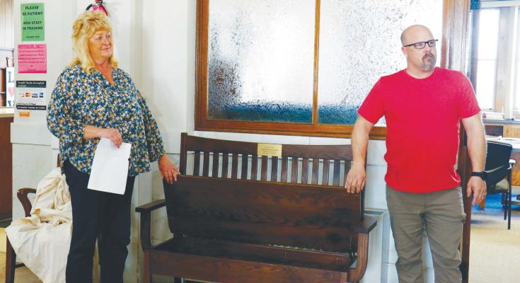 Bench at courthouse memorializes late treasurer