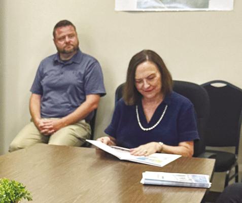 Senator makes stop in St. Paul during recess