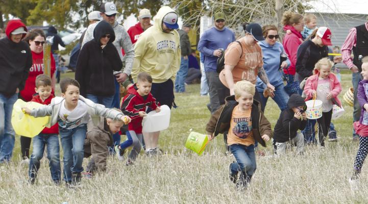 Happy hunters seek out over 9,000 eggs