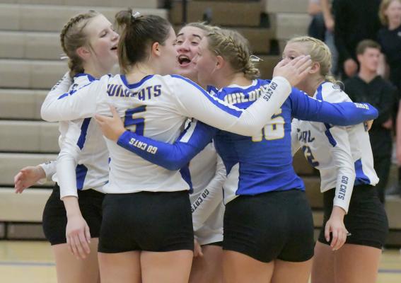 St. Paul Survives  Early Scare, Gets  Past David City