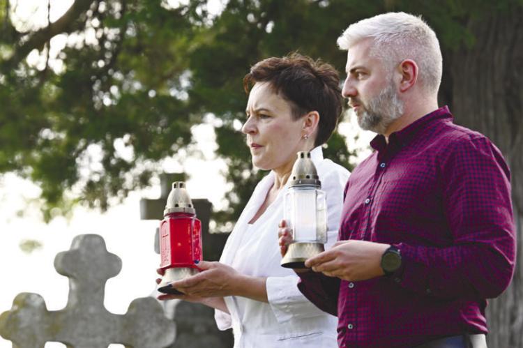 CONSUL GENERAL OF THE REPUBLIC OF POLAND IN CHICAGO Regina Jurkowska and Vice Consul Oskar Gradziel presented candles at the crucifix at Our Lady of Mount Carmel Cemetery at Paplin on Saturday. Photos by Michael Happ