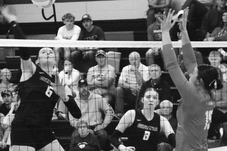 CENTURA’S EMMARIE LUTZ goes for a kill during the Centurions’ regular season finale match against the Bluejays last Tuesday night in Ravenna. Lutz had ten of the team’s sixty-six kills against the Bluejays. Photos by Michael Happ