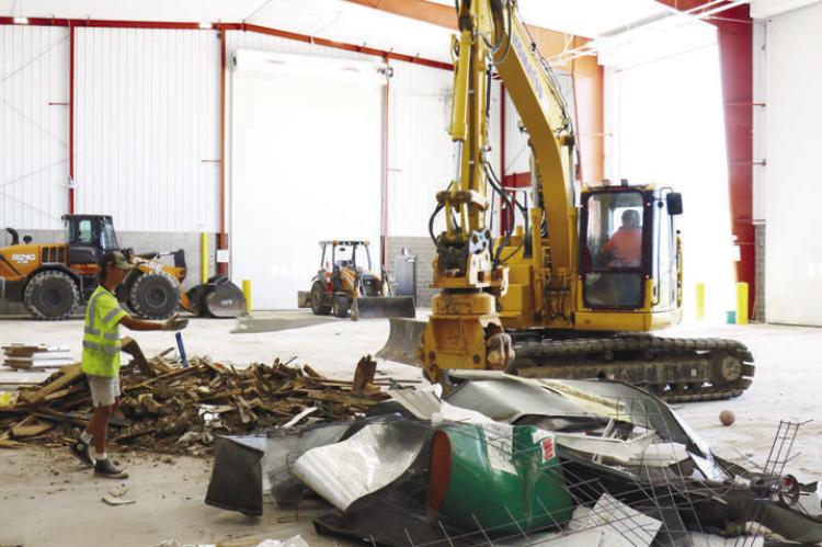 THE NEW RECYCLING FACILITY at the Loup Central Landfill has already started to achieve its goal of providing employees a controlled environment to sort materials and help extend the life of the landfill’s municipal solid waste cell. Photos by Michael Rother
